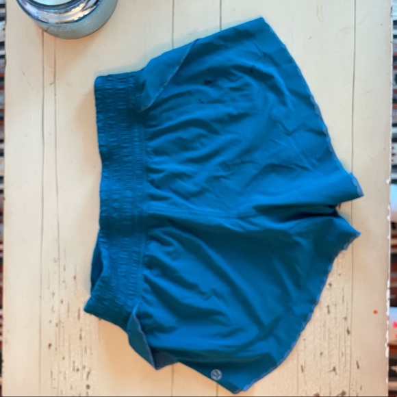Lululemon shorts 4 - Picture 4 of 5